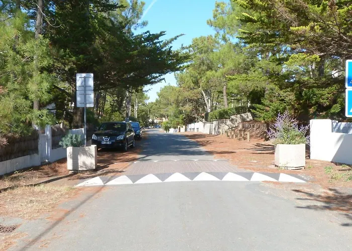 Maison A 100m De La Plage, Parc Du Rocher, Pour 4/5 Pers. - Fr-1-194-354 *